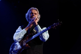 John-McLaughlin-guitar-during-the-concert-on-Jazz-Jamboree-2019-StodoÅa-20191026