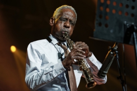 Roscoe-Mitchell-saxophone-on-stage-with-The-Art-Ensemble-of-Chicago-at-Jazz-Jamboree-2018-StodoÅa