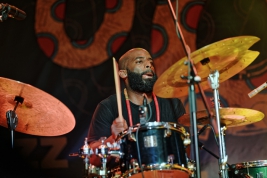 Warren-Trae-Crudup-III-drums-on-stage-with-James-Brandon-Lewis-Trio-at-Jazz-Jamboree-2018-StodoÅa
