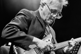 The-guitarist-Marc-Ribot-on-stage-with-the-Young-Philadelphians-during-Warsaw-Summer-Jazz-Days-2016-