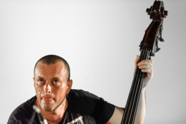 The-bassist-Tymon-Tymanski-at-concert-in-Kino-Praha-Warsaw-20111107