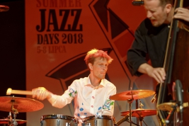 Petter-Eldh---double-bass-iPeter-Bruun---drums-na-koncercie-podczas-Warsaw-Summer-Jazz-Days-2018-Sto