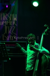 Basista-Harish-Raghavan-przed-koncertem-na-Warsaw-Summer-Jazz-Days-2015-Soho-Factory-Warszawa-9-lipc