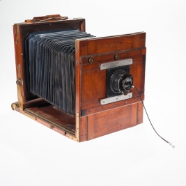 Stary-drewniany-aparat-miechowy-Prawdopodobnie-z-poczatku-20-wieku