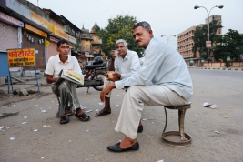Poranna-herbata-na-ulicy-w-Jaipur,-Indie