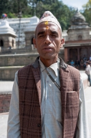 Nepalczyk-w-tradycyjnej-czapce