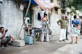 Golarz-na-ulicy-w-Jaipur-Indie