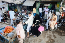 Ruch-uliczny-w-Varanasi-Indie