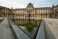 Muzeum-Louvre-w-Paryzu