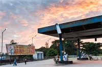 Stacja-benzynowa-gdzies-w-Nepalu