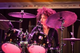 Drummer-Cindy-Blackman-z-Another-Life-Time-na-scenie-podczas-Warsaw-Summer-Jazz-Days-2010-Palac-Kult
