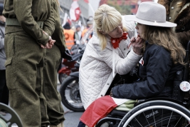 The-woman-is-correcting-make-up-of-participant-of-the-National-Independence-Day-march-Warsaw-2018111