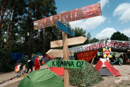 Signposts-on-campsite-of-25th-PolandRock-festival-Kostrzyn-20190801