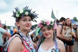 Girls-dressed-in-wreaths-at-25th-PolandRock-festival-Kostrzyn-20190801