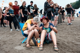 Women-during-the-concert-of-25th-PolandRock-festival-Kostrzyn-20190801