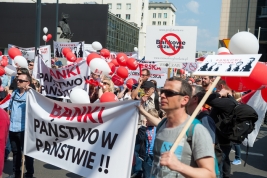 Manifestacja-przeciwko-polityce-bankow-Warszawa-25-kwietnia-2015