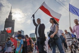 KOD-March-of-freedom-in-Warsaw-20160604