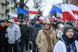 Manifestacja-Komitetu-Obrony-Demokracji-w-Warszawie-20151212