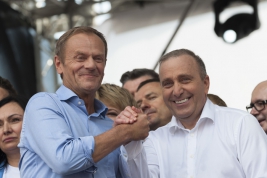 Donald-Tusk-and-Grzegorz-Schetyna-at-March-Poland-in-Europe-Warsaw-20190518