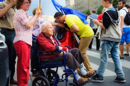 The-old-man-on-wheelchair-watching-KOD-March-of-freedom-in-Warsaw-20160604