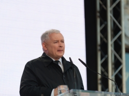 Lider-PiS-Jaroslaw-Kaczynski-podczas-przemowienia-z-okazji-5-rocznicy-katastrofy-Smolenskiej-Warszaw