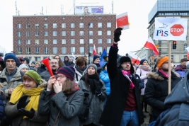 Demonstranci-podczas-manifestacji-w-obronie-wolnosci-mediow-w-Warszawie-20160109