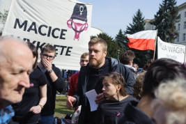 Organizatorzy-manifestacji-przeciwko-calkowitemu-zakazowi-aborcji,-podczas-demonstracji-w-Warszawie-