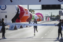 David-Mettto-is-crossing-the-finish-line-of-40th-Warsaw-Marathon-20180930